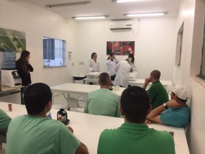 Internos de Chapecó aprendem a fazer geleia em curso oferecido pela Udesc