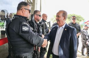 Governador entrega nova identidade funcional de policiais penais em reunião com superintendentes e diretores da SAP