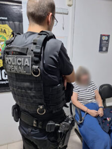 Ação integrada entre Polícia Penal e Polícia Civil leva à prisão de professora por tráfico em presídio de Tubarão