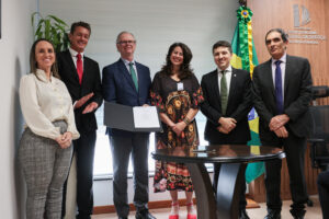 Sejuri participa de solenidade no TJSC para assinatura de convênio que amplia acesso à universidade no sistema prisional